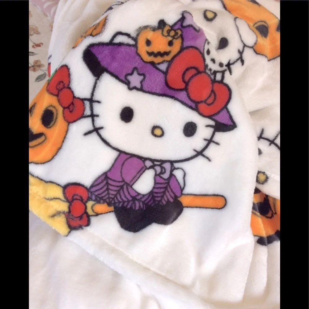 Hello kitty Halloween 🎃 blankets